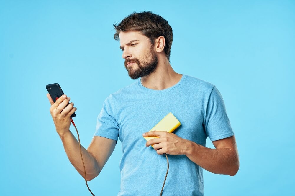 12 måder at rette op på, at din telefon ikke oplades korrekt