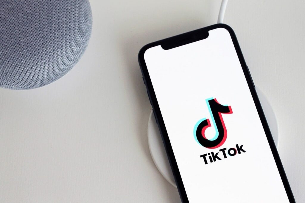 How to get Chinese TikTok on iOS and Android