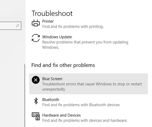 "Цэнхэр дэлгэц" дээр товшоод "Асуудал шийдэгчийг ажиллуулах" дээр дарна уу Windows 10 дээрх системийн үйлчилгээний онцгой байдлын алдааг засах