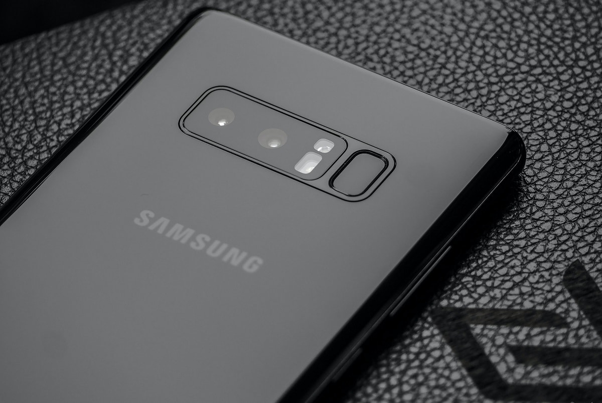 Slik tilbakestiller du Samsung Galaxy Note 8
