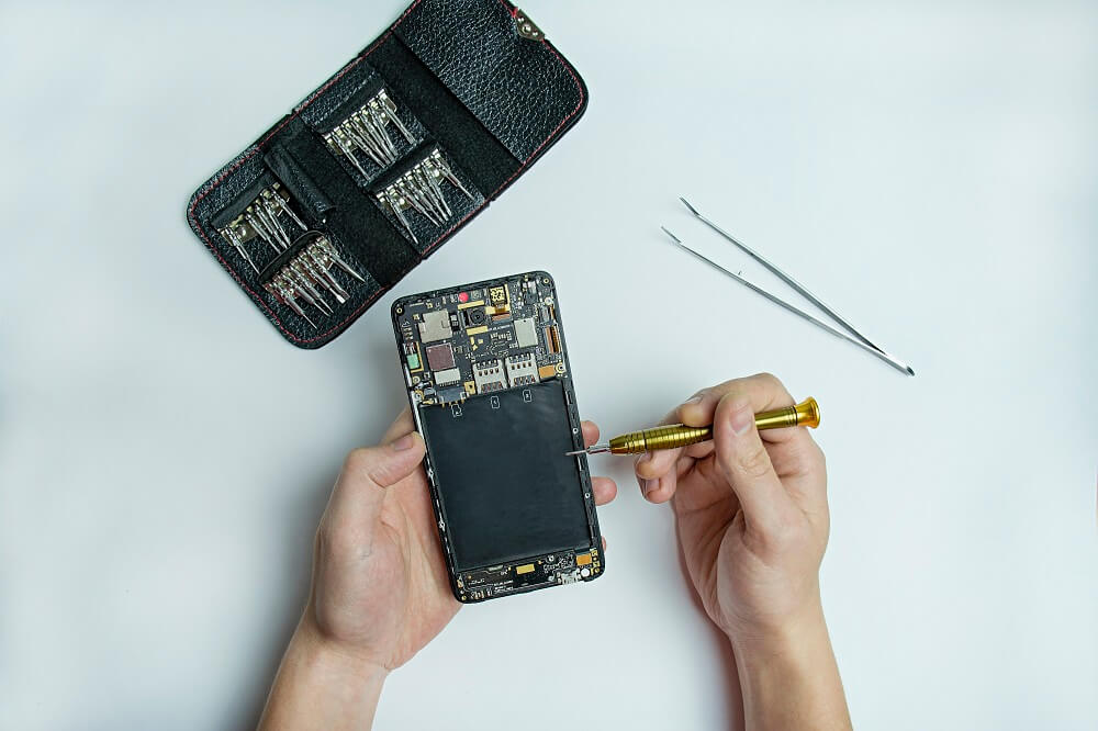 Take Things Apart| How to save your phone from water damage
