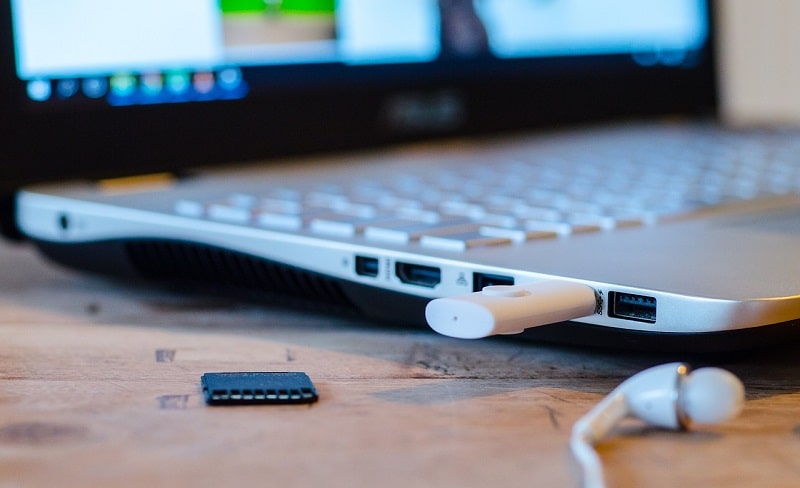 Fix USB qurilmasi ulanganda kompyuter oʻchadi