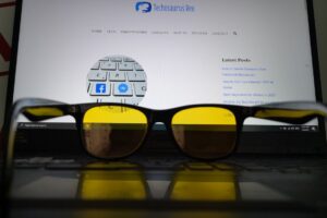 Best Blue Light Glasses for Men (2022 Update)
