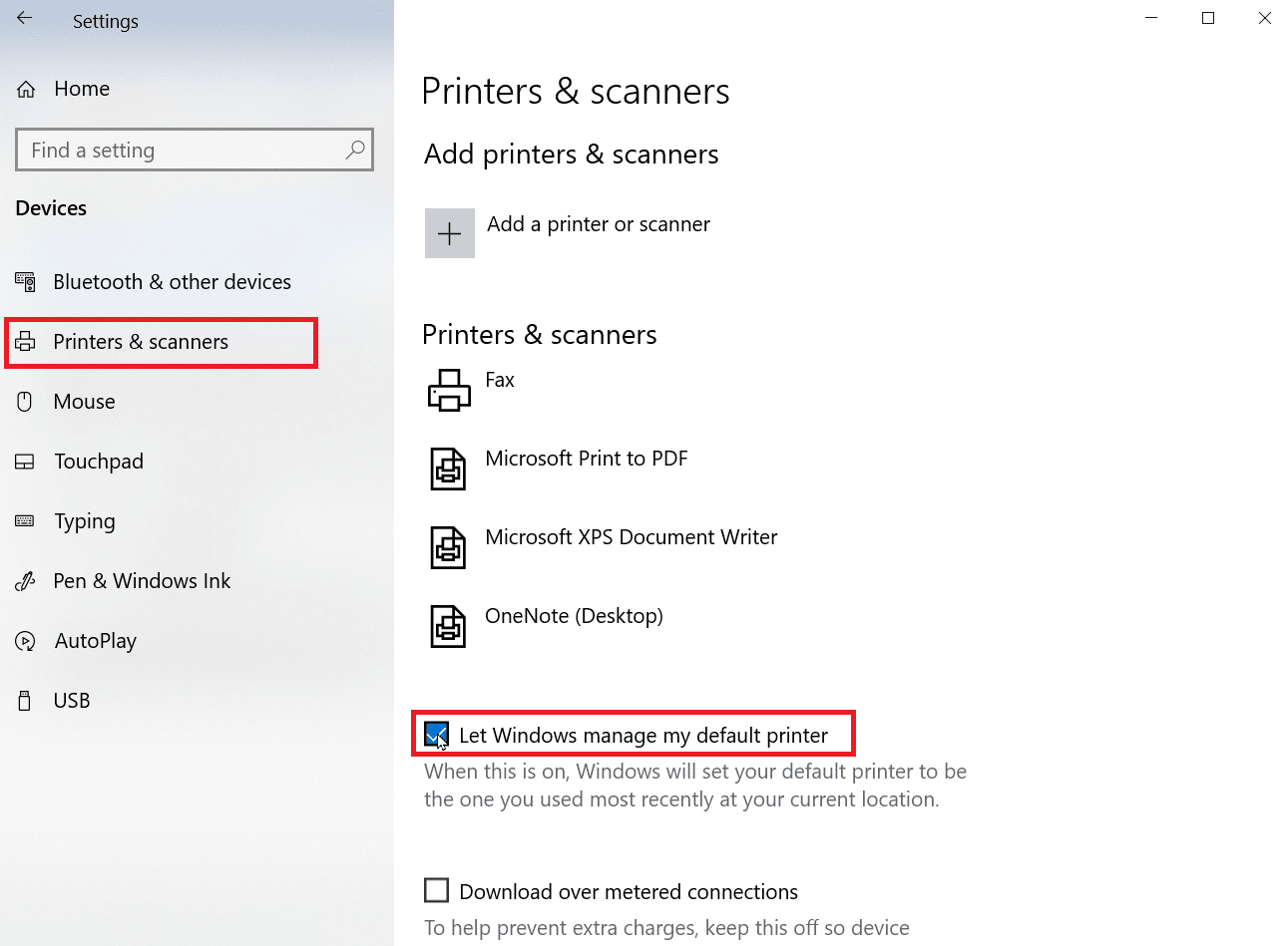 dodieties uz printeriem un skeneriem un noņemiet atzīmi no izvēles rūtiņas Ļaut Windows pārvaldīt manu noklusējuma printeri