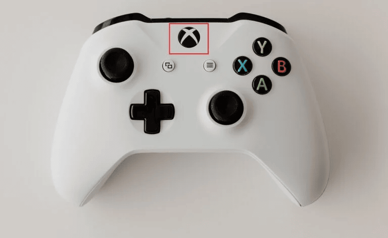 Podržte tlačidlo Xbox