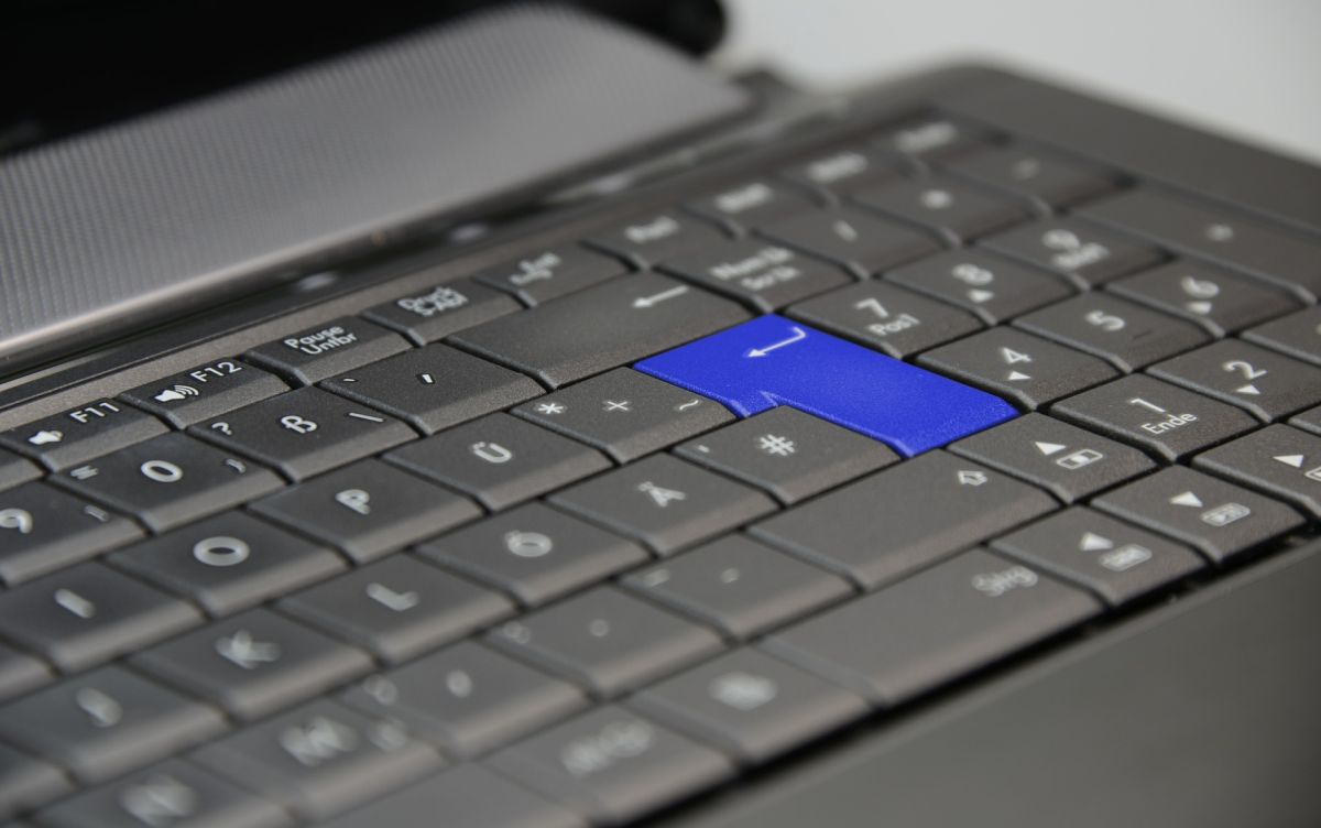 Hvordan koble USB-tastatur til bærbar PC?