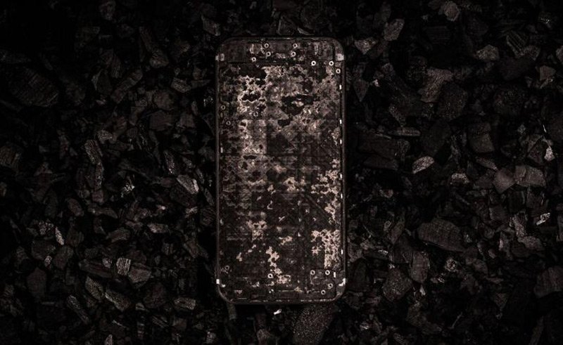 דעם ינדאַסטראַקטיבלע iPhone 7 איז געמאכט פון טשאַד פיברע און קאָס $ 17,000