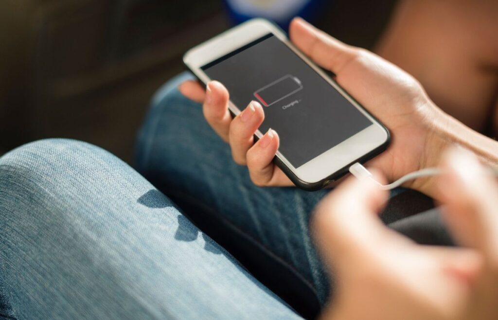 Should You Always Charge Your Phone to 100%? [Answered]